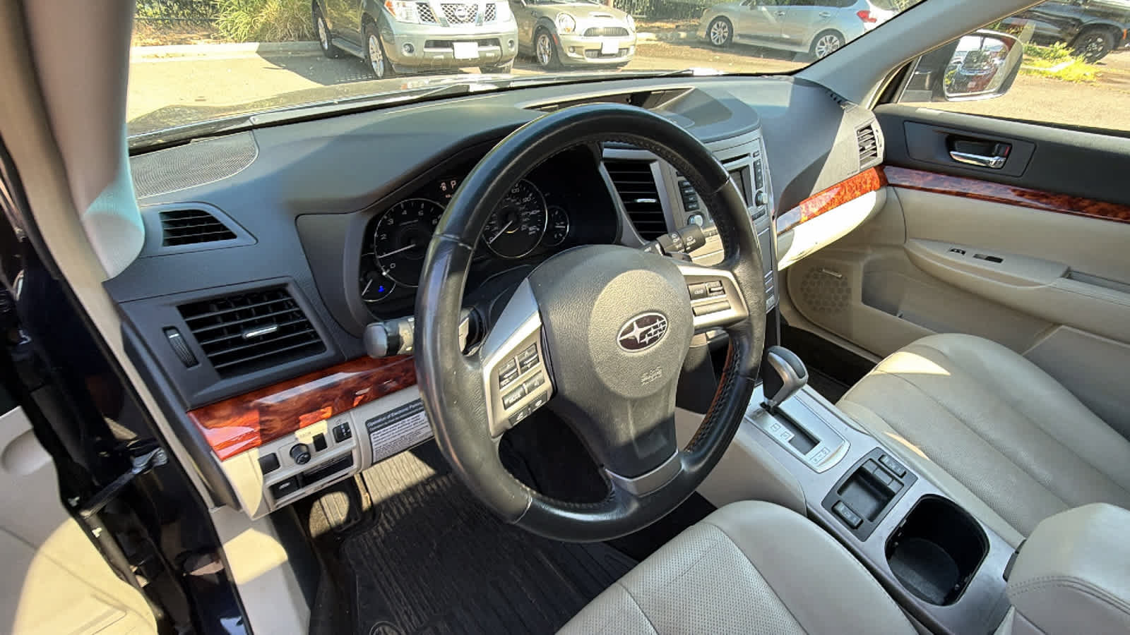 Used 2012 Subaru Outback 3.6R Limited w/ Moonroof Pkg AWD/4WD image 10