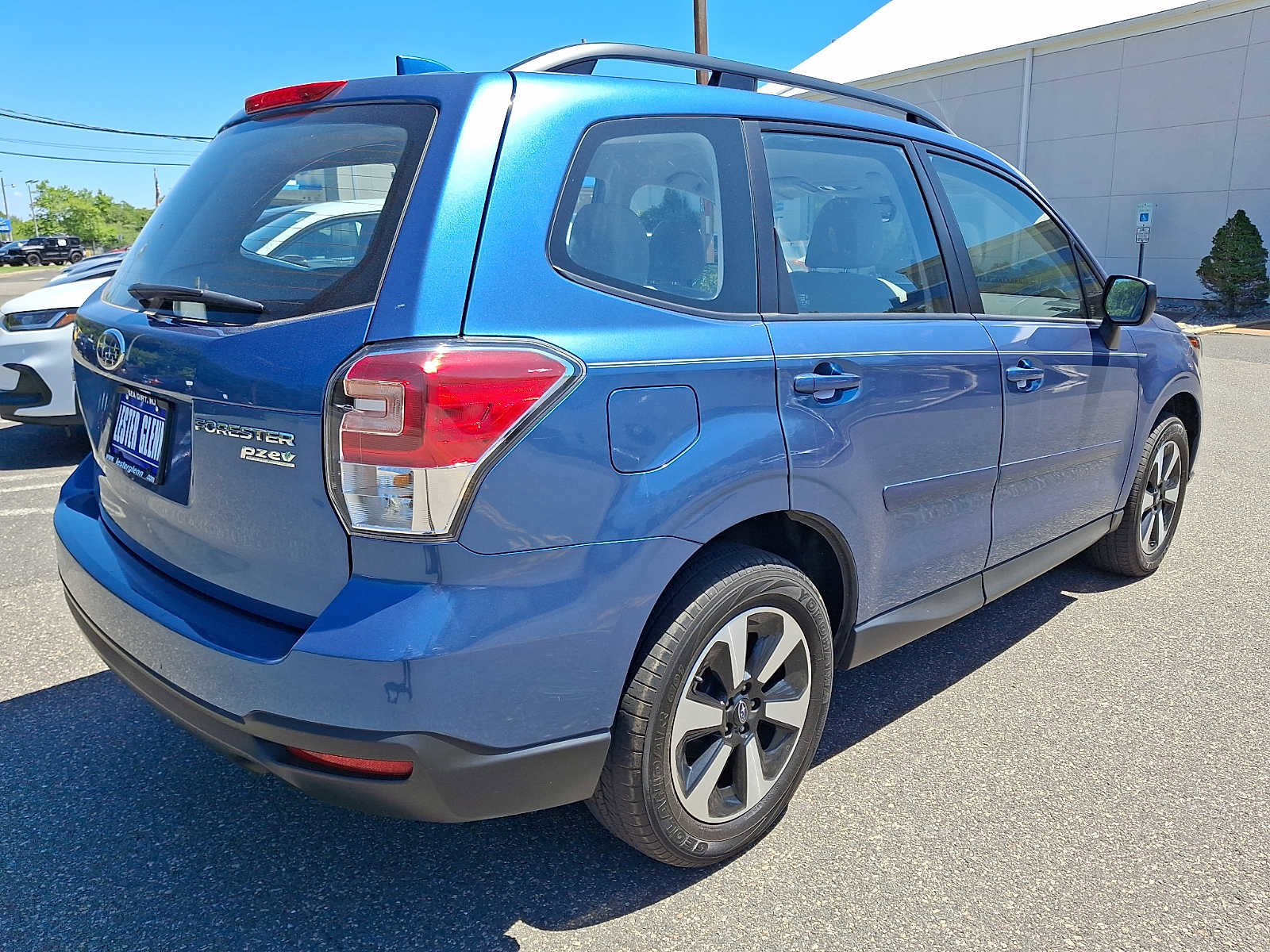 Used 2017 Subaru Forester 2.5i w/ Alloy Wheel Package AWD/4WD image 6
