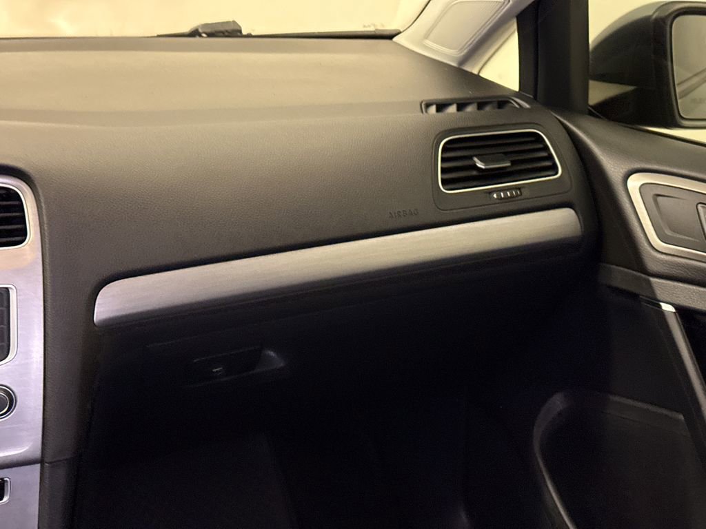 Used 2016 Volkswagen Golf S image 15