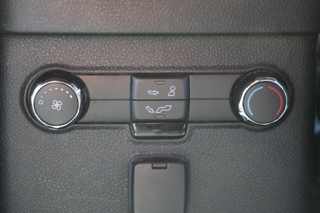 Used 2019 Ford Explorer XLT w/ Equipment Group 202A AWD/4WD image 21