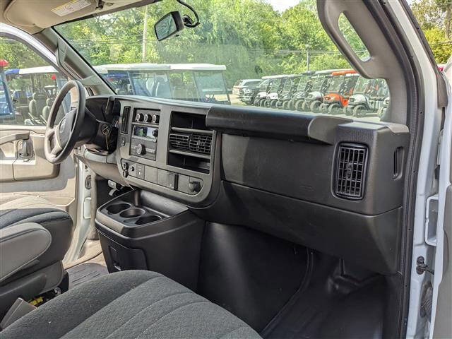 Used 2024 GMC Savana 2500 w/ Driver Convenience Package image 15
