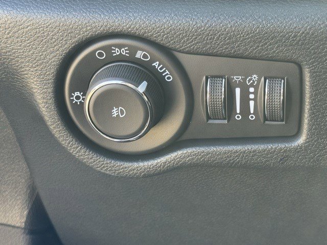 New 2026 Chrysler Pacifica Select image 13