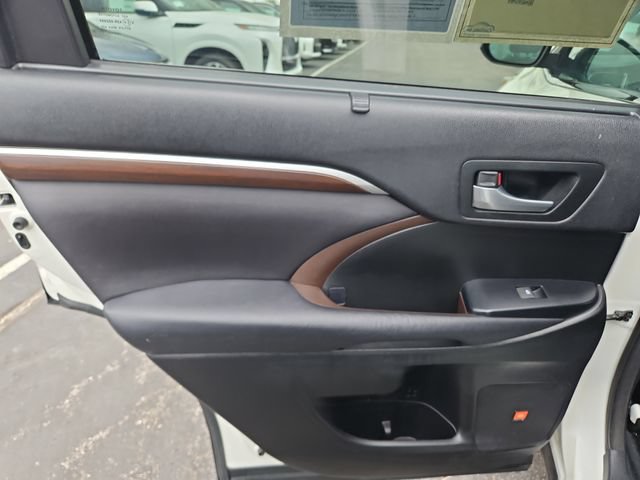 Used 2016 Toyota Highlander Limited AWD/4WD image 18