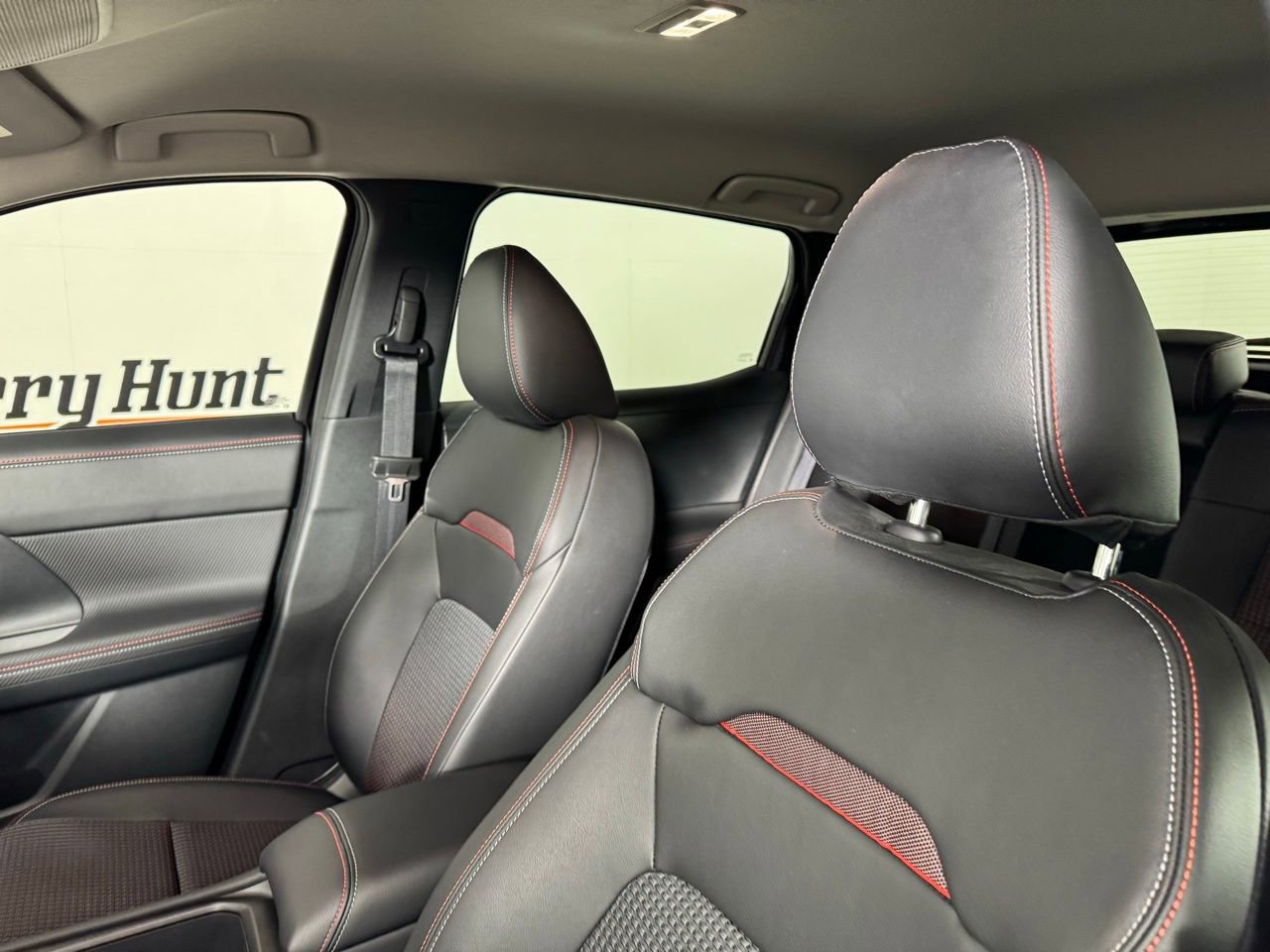 Used 2025 Nissan Kicks SR FWD image 16