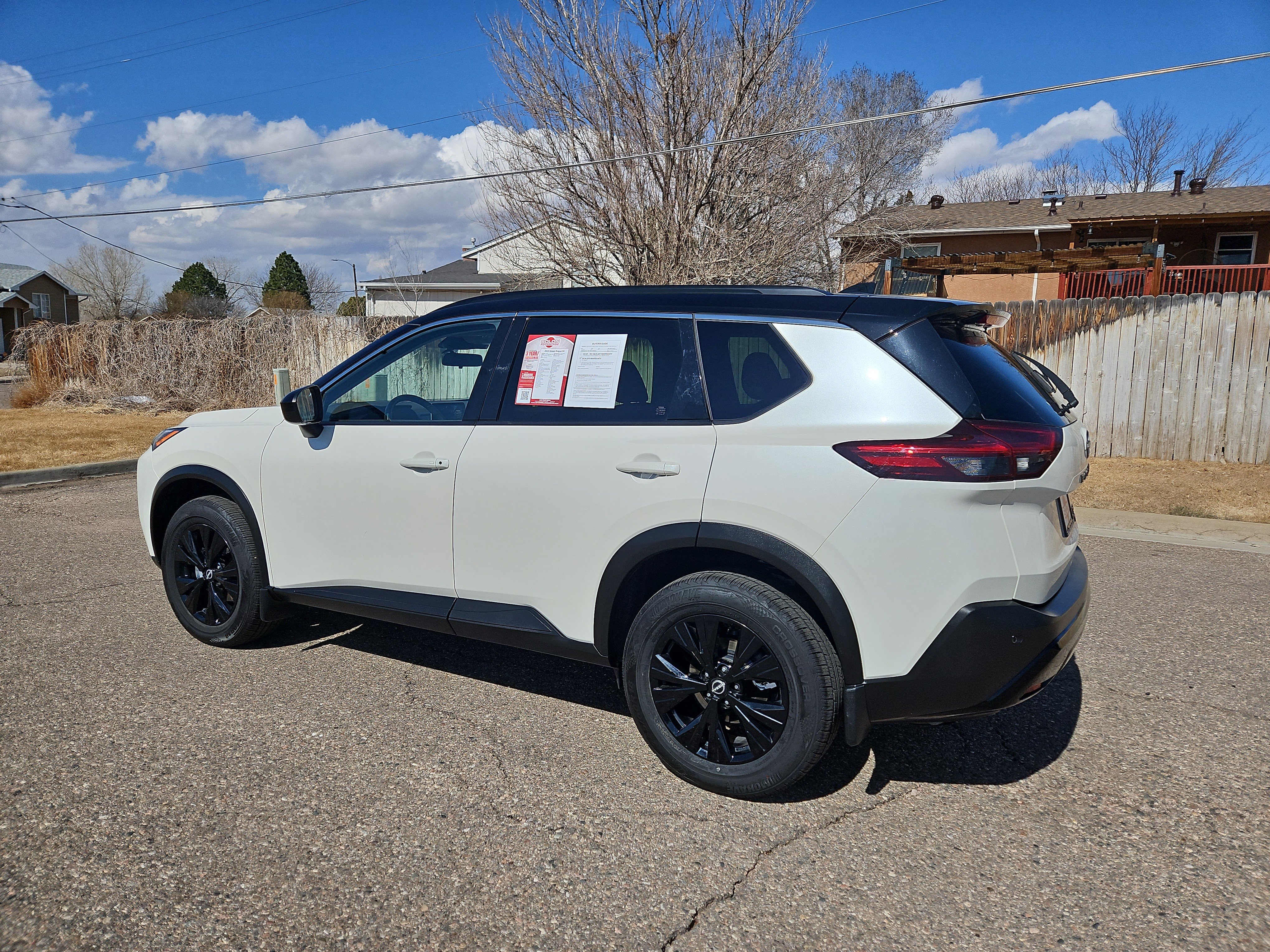 Used 2023 Nissan Rogue SV w/ SV Premium B Package image 4