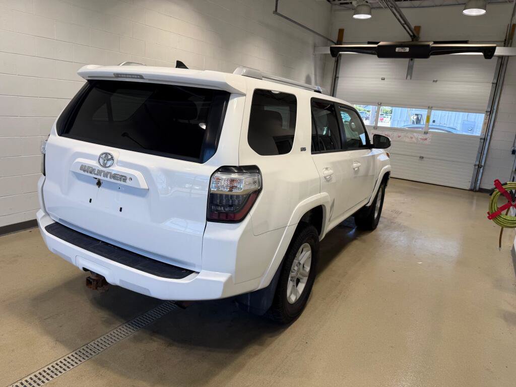 Used 2016 Toyota 4Runner SR5 Premium RWD image 4