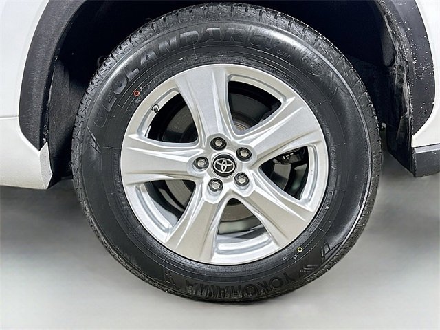 Used 2023 Toyota Highlander LE image 30