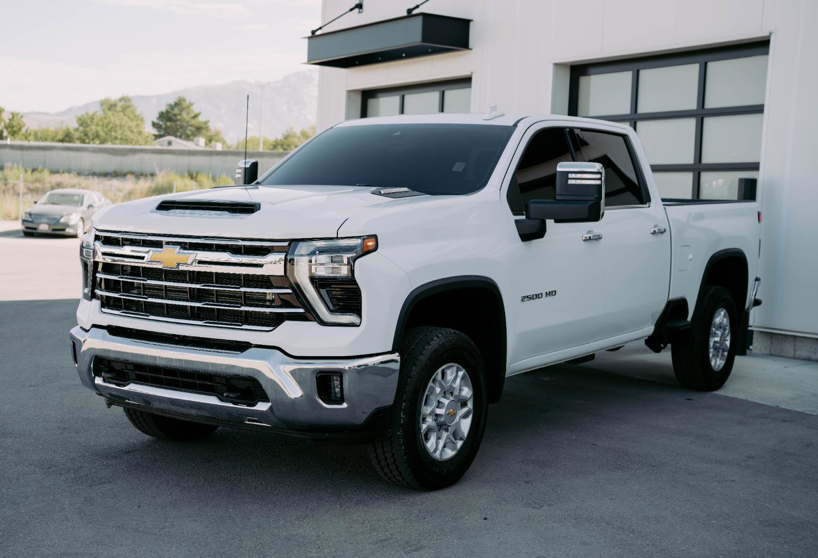 Used 2024 Chevrolet Silverado 2500 LTZ image 3