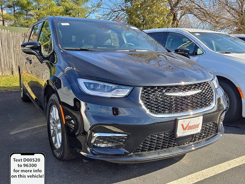 New 2026 Chrysler Pacifica Select