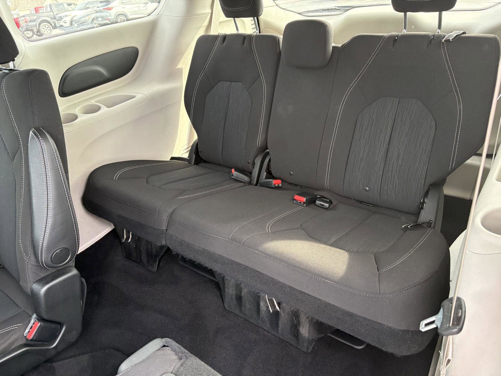Used 2020 Chrysler Voyager LX FWD image 15