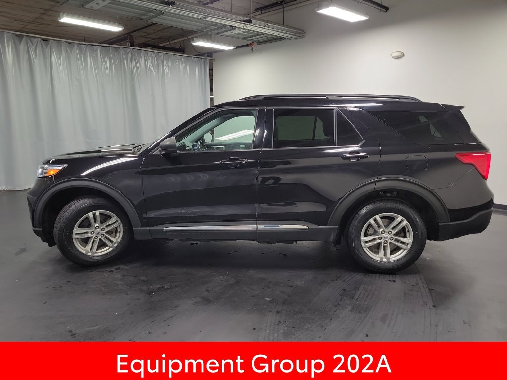 Used 2022 Ford Explorer XLT w/ Equipment Group 202A AWD/4WD image 5