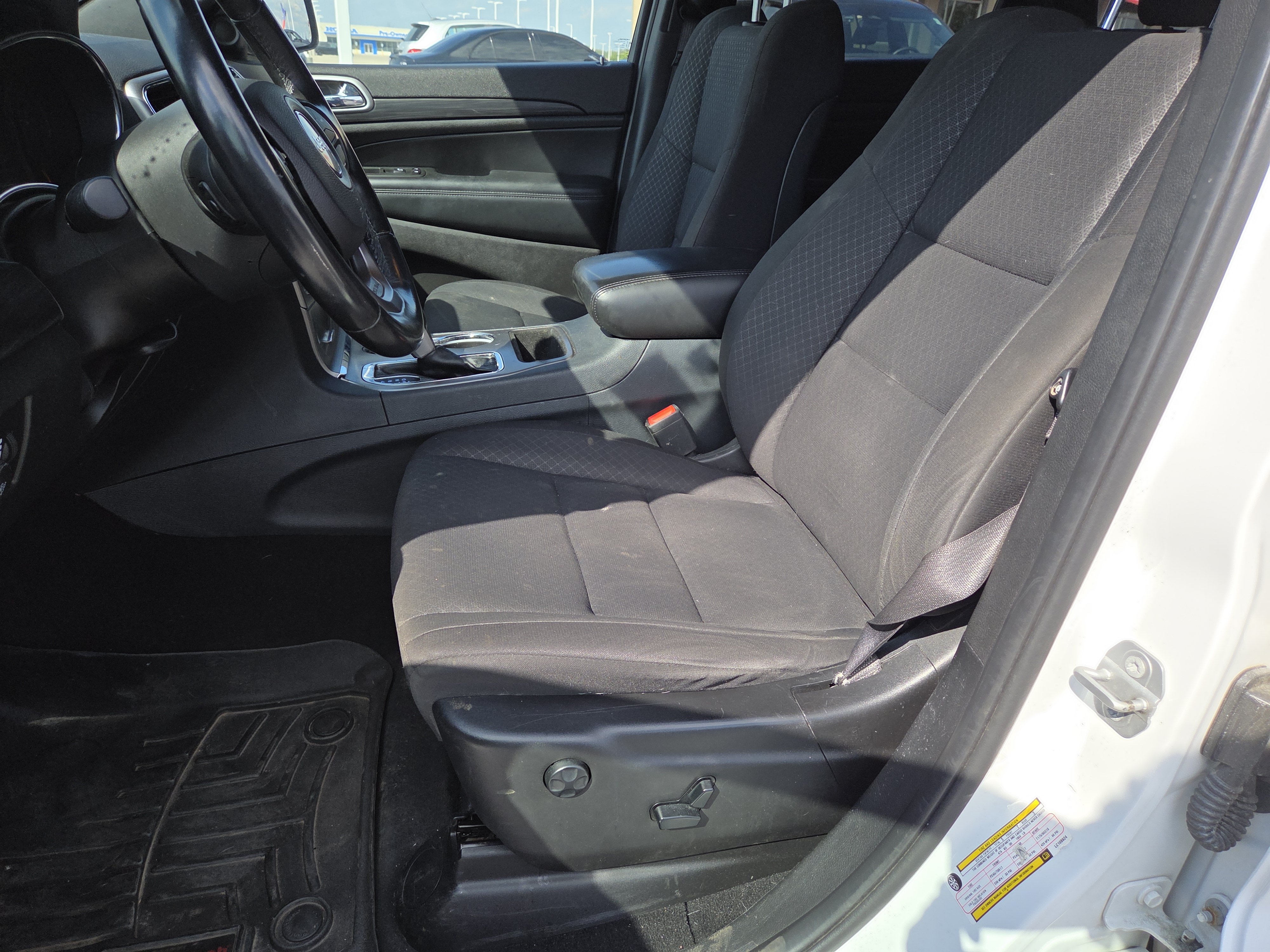 Used 2020 Jeep Grand Cherokee Laredo AWD/4WD image 9