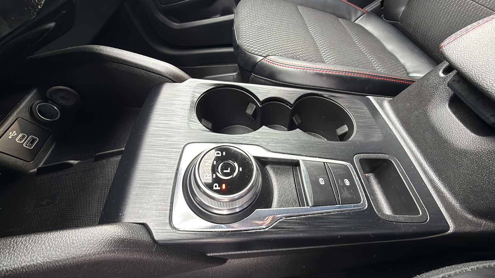 Used 2025 Ford Escape ST-Line Elite w/ Class II Trailer Tow Package image 24