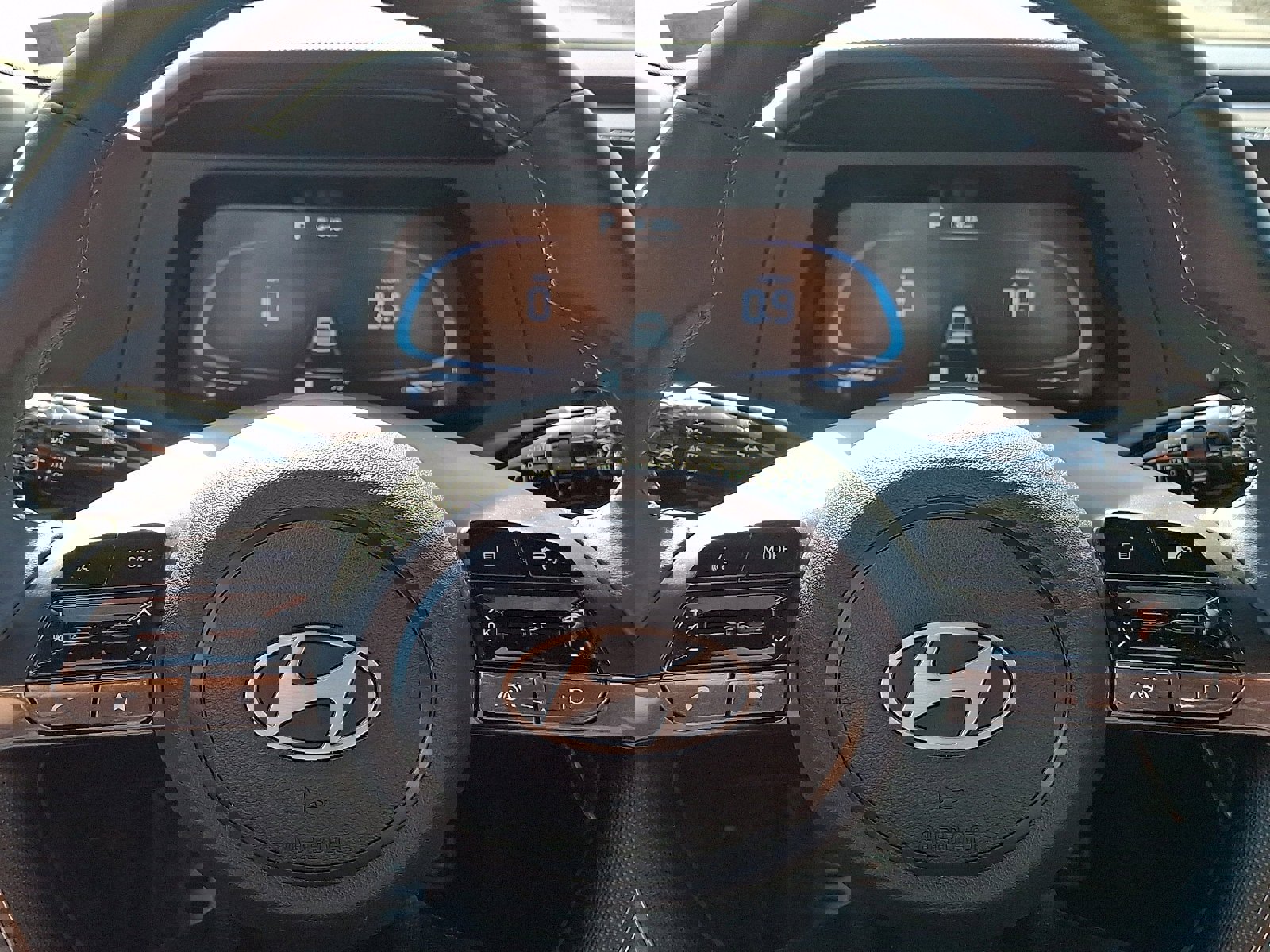 Certified 2025 Hyundai Elantra Sport FWD image 19