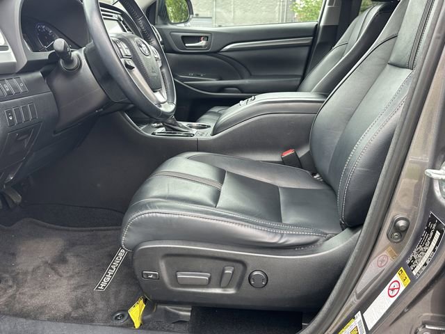 Used 2018 Toyota Highlander SE FWD image 11