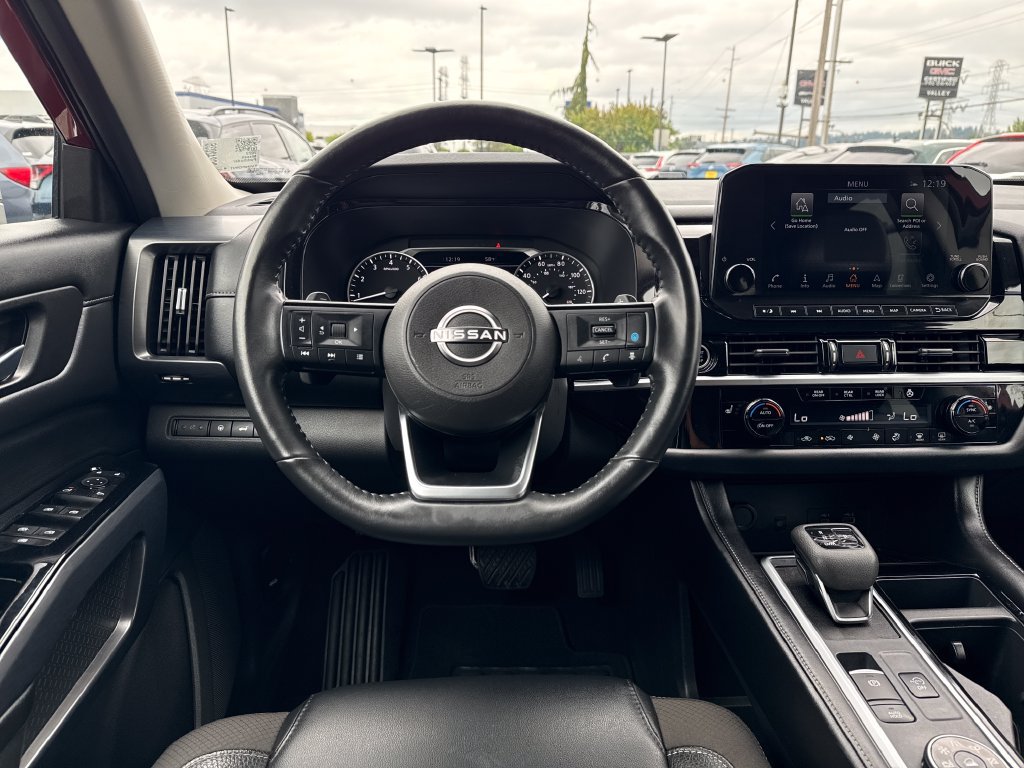 Used 2023 Nissan Pathfinder SL AWD/4WD image 19