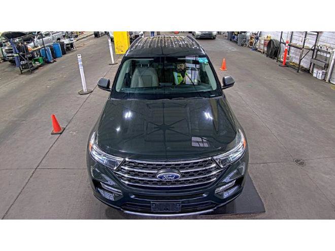 Used 2022 Ford Explorer XLT w/ Equipment Group 202A AWD/4WD image 4