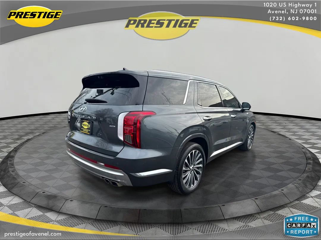 Used 2024 Hyundai Palisade Calligraphy image 5