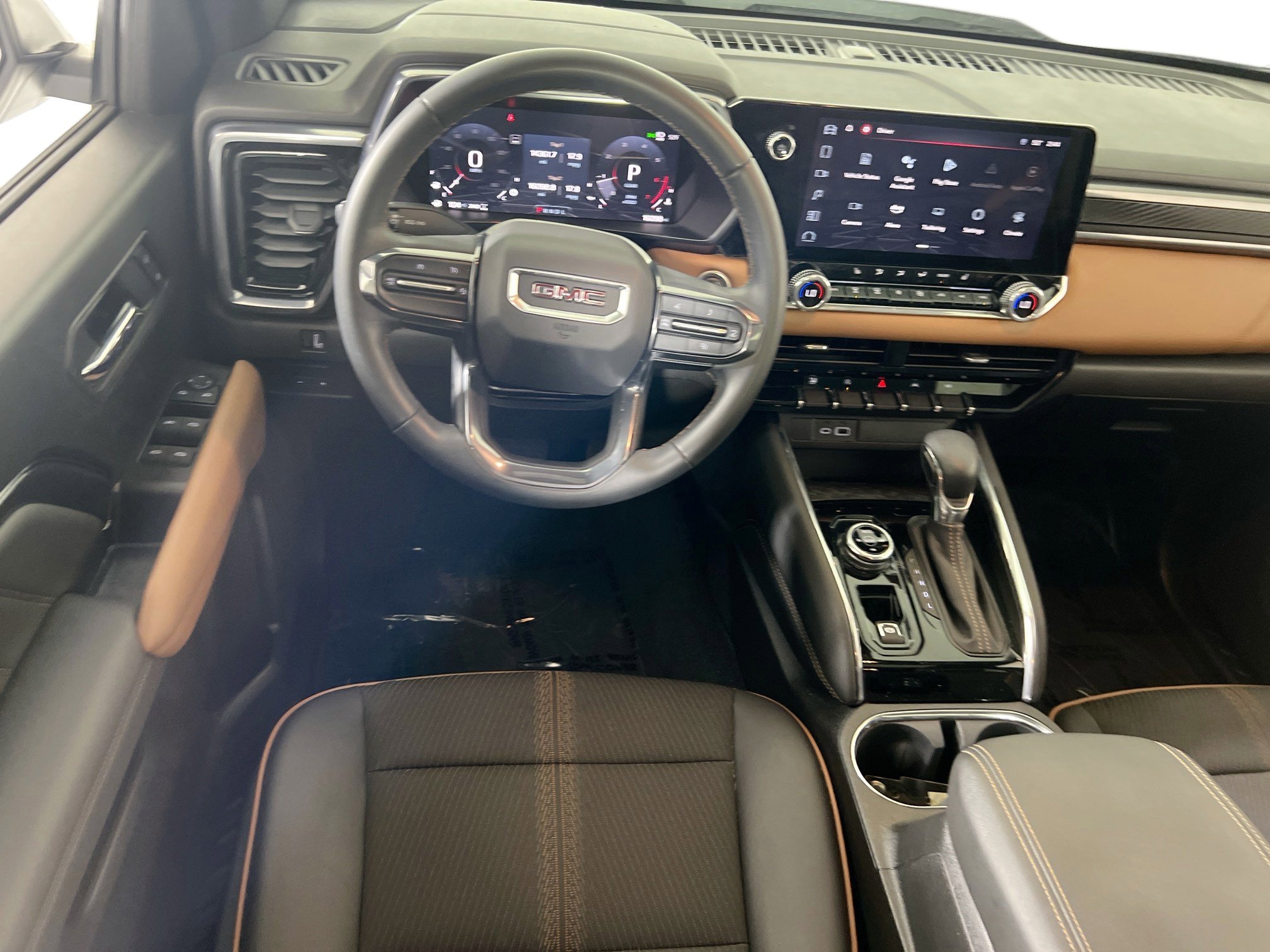 Used 2024 GMC Canyon AT4 w/ Technology Package AWD/4WD image 22