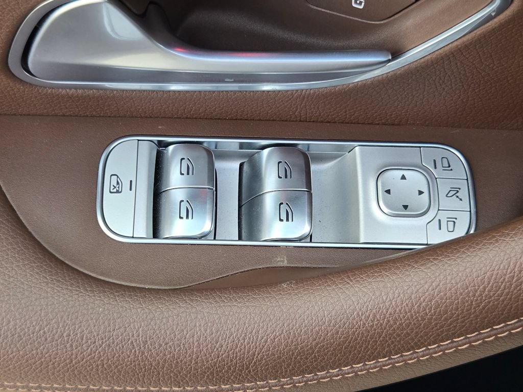 Used 2025 Mercedes-Benz GLS 450 4MATIC image 15