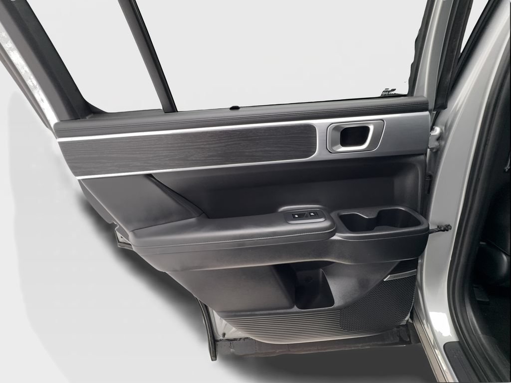 Used 2025 Hyundai Santa Fe Limited FWD image 28