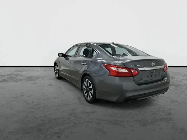 Used 2017 Nissan Altima 2.5 SV FWD image 2