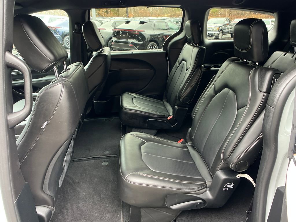 Used 2025 Chrysler Pacifica Select image 20