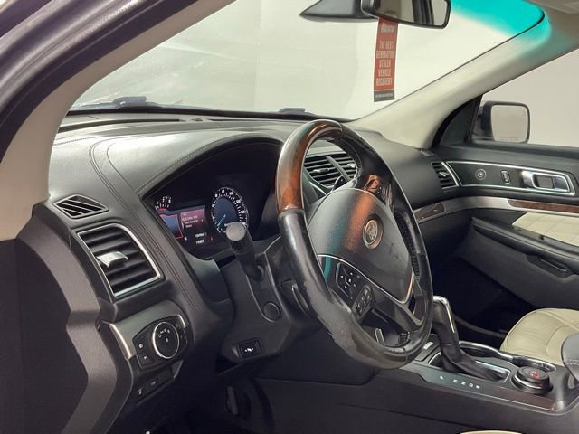 Used 2017 Ford Explorer Platinum image 11