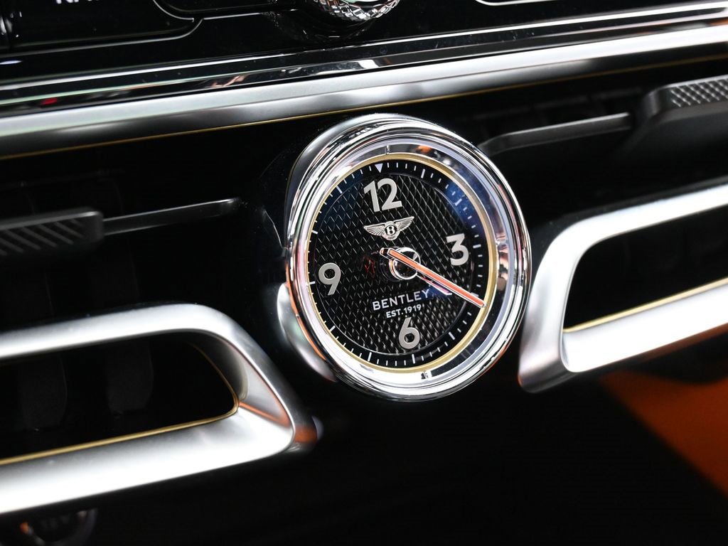 Used 2025 Bentley Flying Spur Plug-In Hybrid image 23