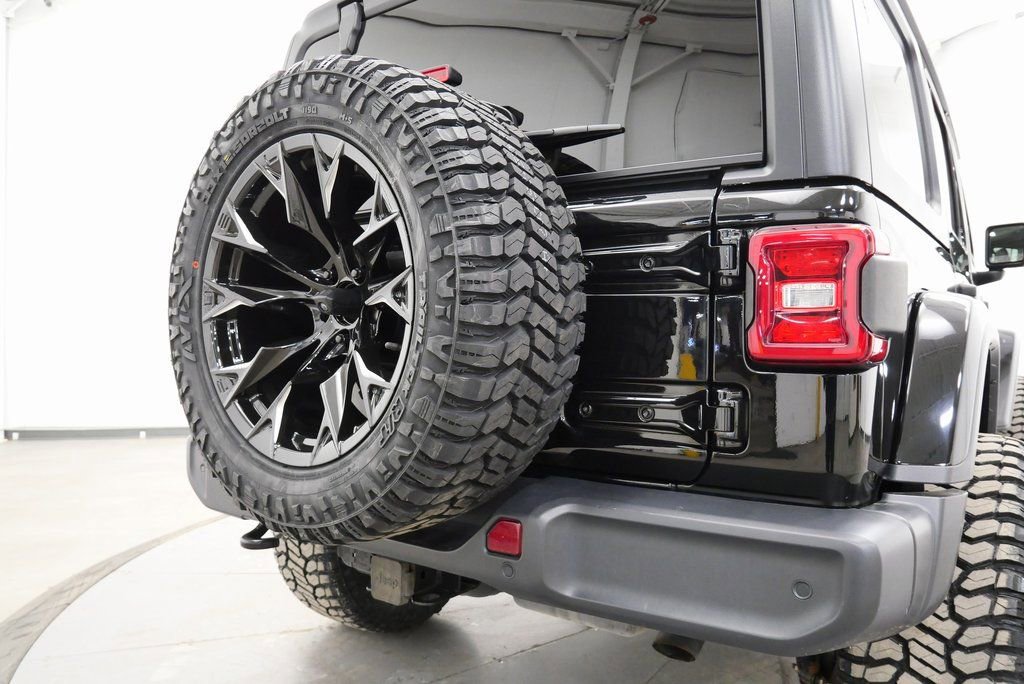 Used 2020 Jeep Wrangler Unlimited Sahara w/ Dual Top Group image 9