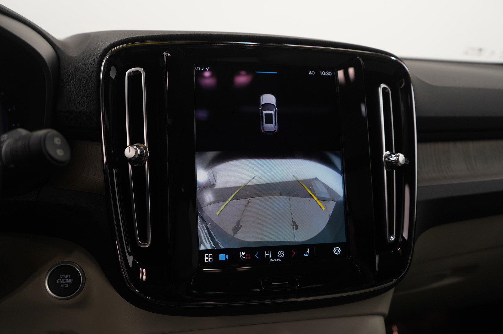 Used 2023 Volvo XC40 B5 Ultimate w/ Protection Package Premier image 20