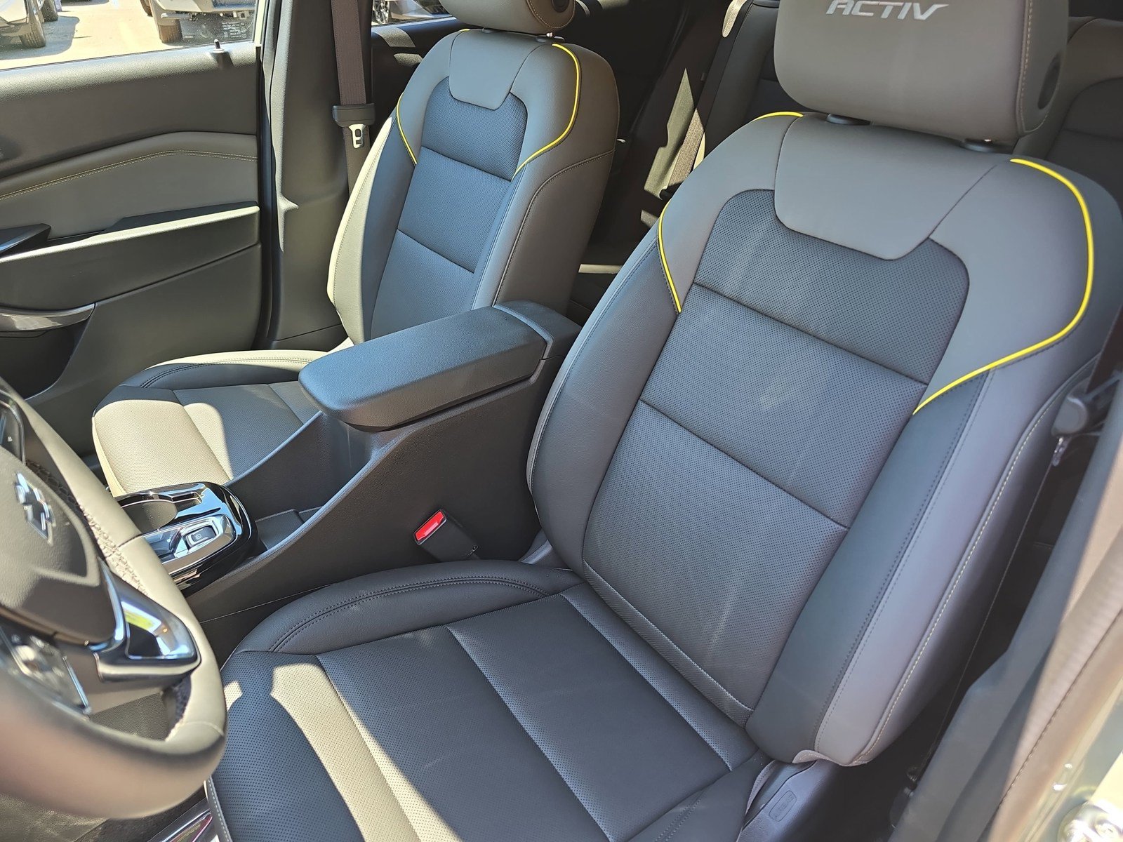Used 2026 Chevrolet Trax ACTIV w/ Sunroof Package FWD image 16