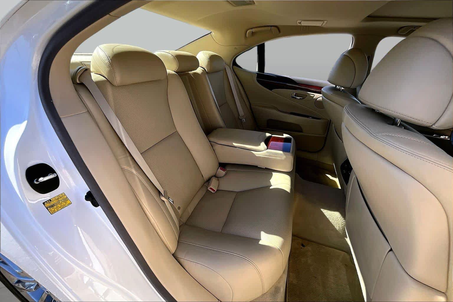 Used 2011 Lexus LS 460 w/ Comfort Pkg RWD image 19