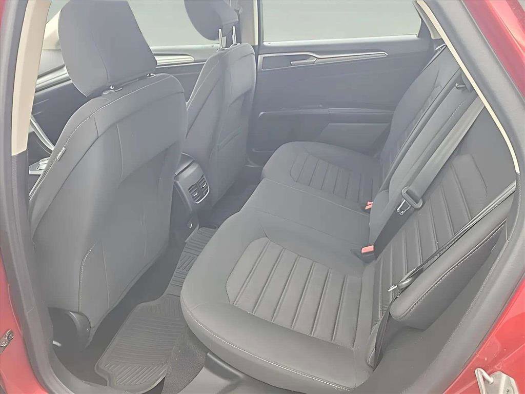 Used 2020 Ford Fusion SE FWD image 16