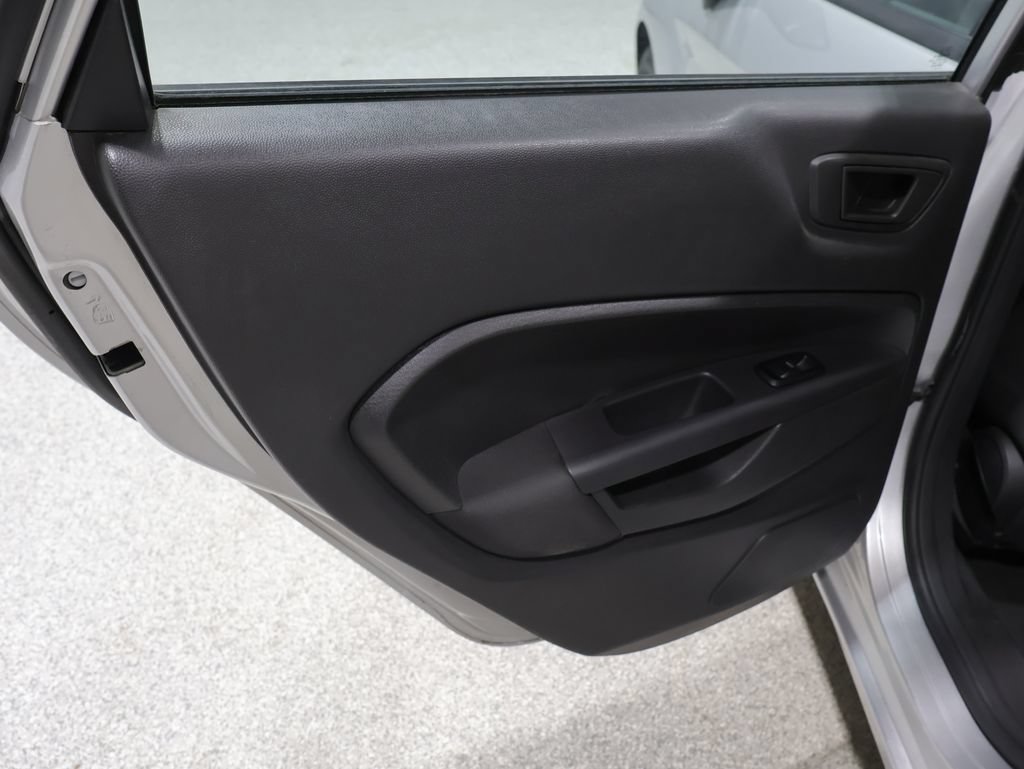 Used 2012 Ford Fiesta SE FWD image 18