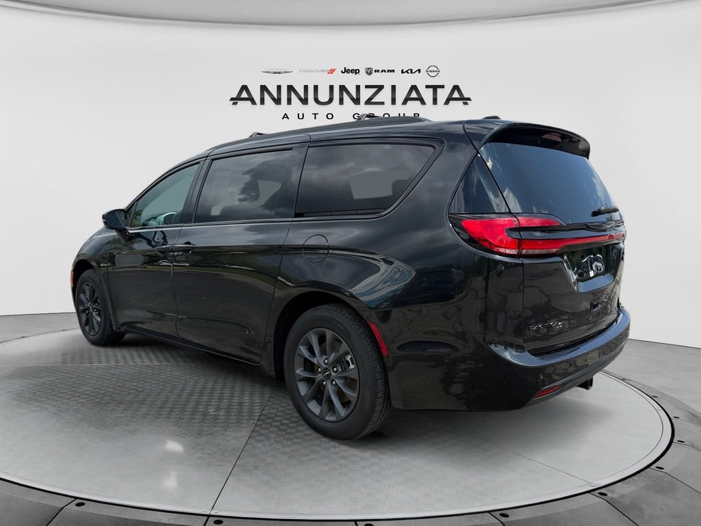 Used 2021 Chrysler Pacifica Touring-L w/ Premium & Safety Sphere Group AWD/4WD image 3