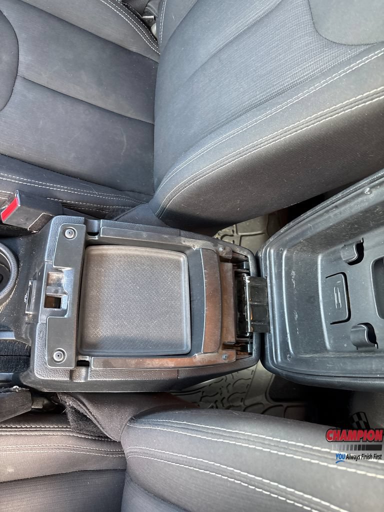 Used 2018 Jeep Wrangler Unlimited Sahara w/ Connectivity Group AWD/4WD image 19
