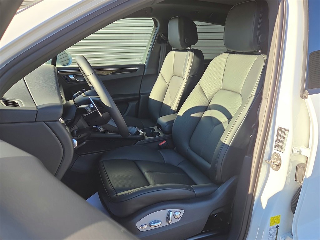 New 2026 Porsche Macan image 5