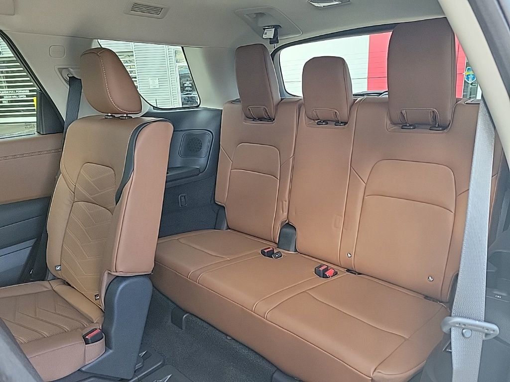 Used 2023 Nissan Pathfinder Platinum w/ Cargo Package image 19