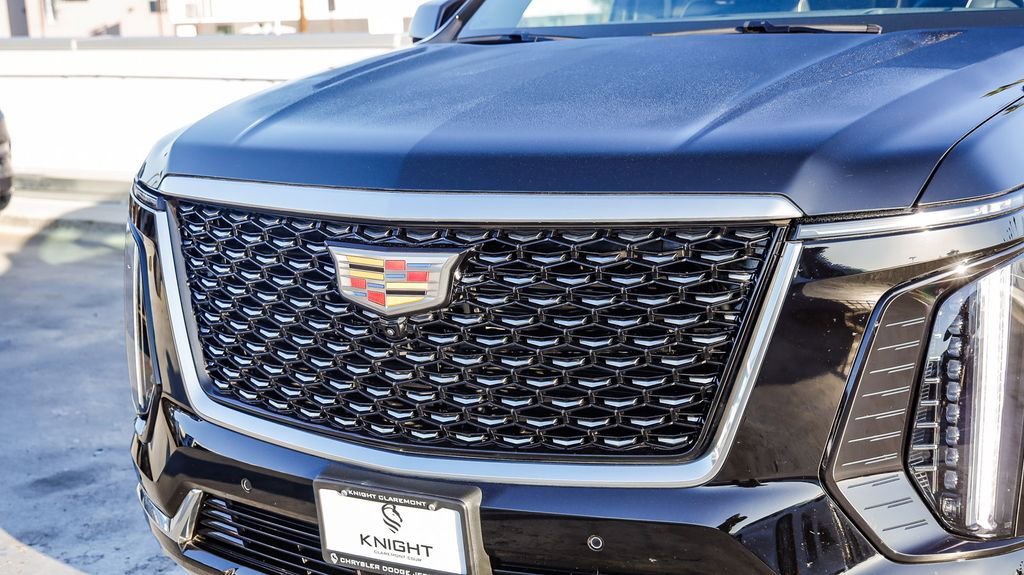 Used 2025 Cadillac Escalade Premium Luxury image 6
