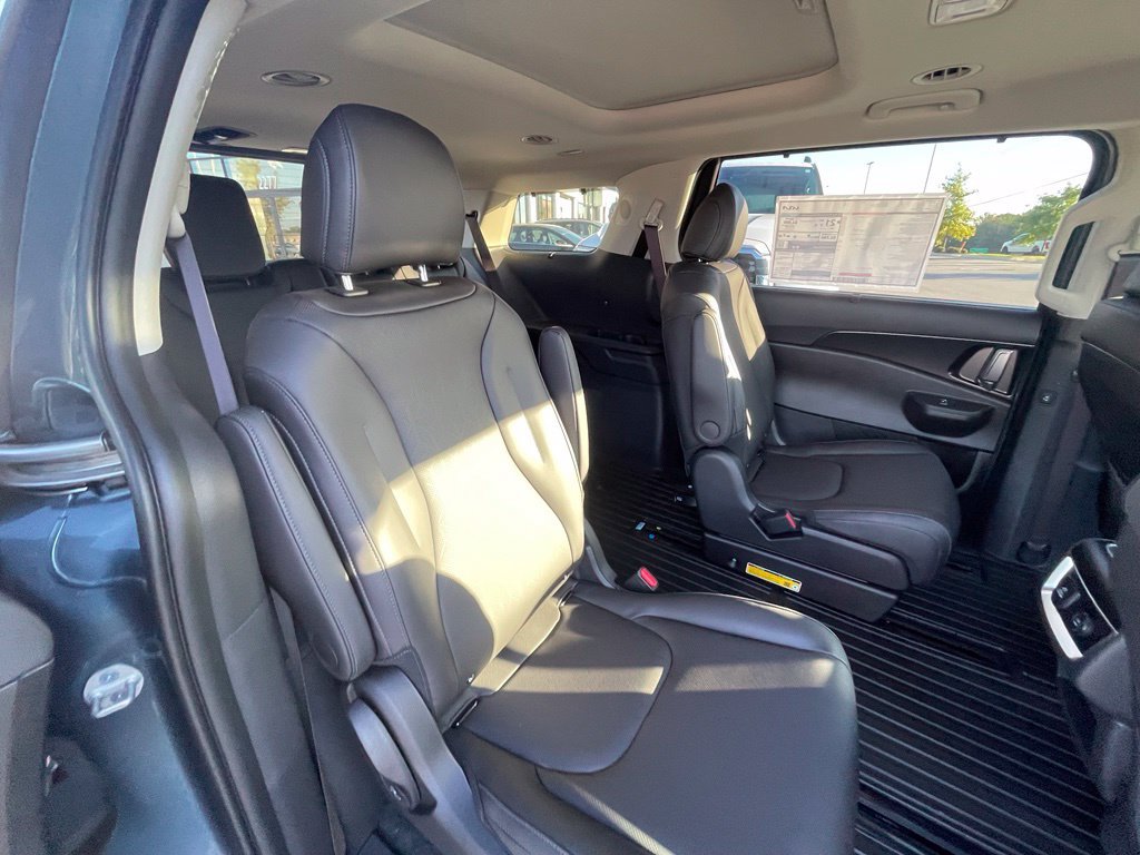 New 2027 Kia Carnival SX w/ Dark Edition Package FWD image 25
