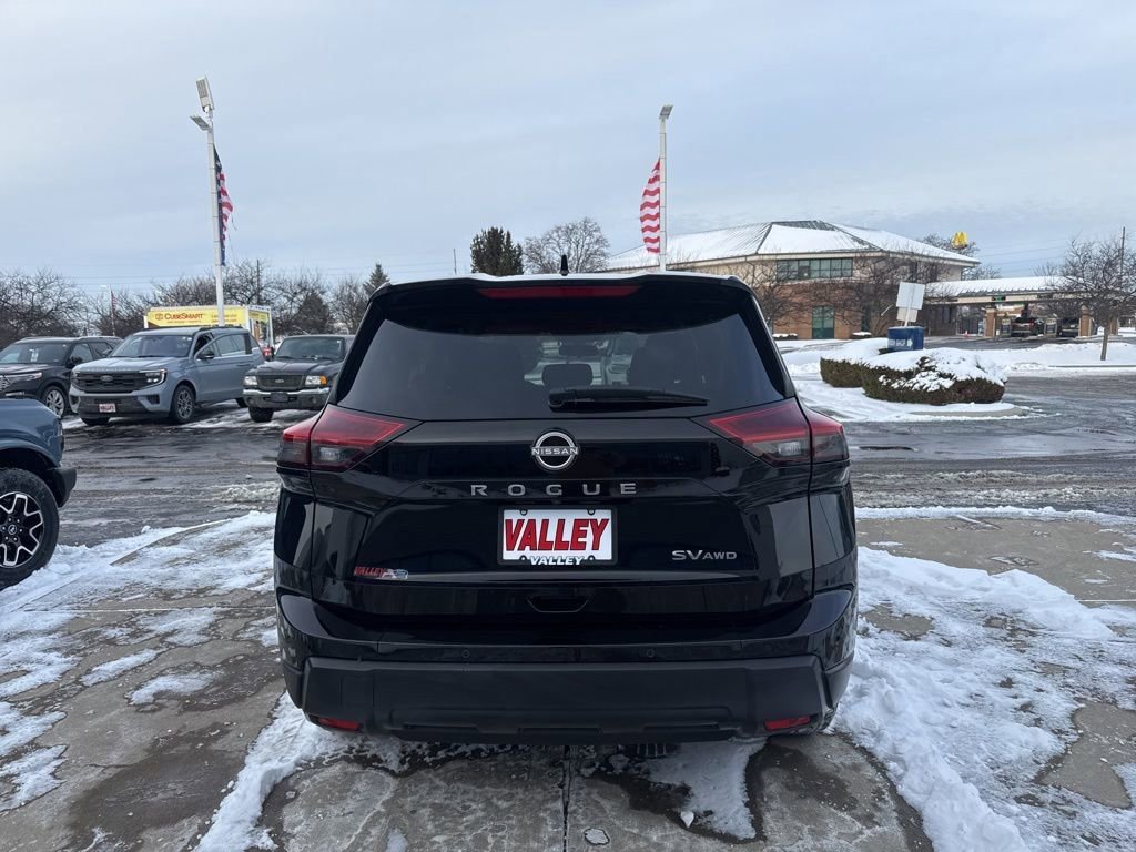 Used 2024 Nissan Rogue SV image 8