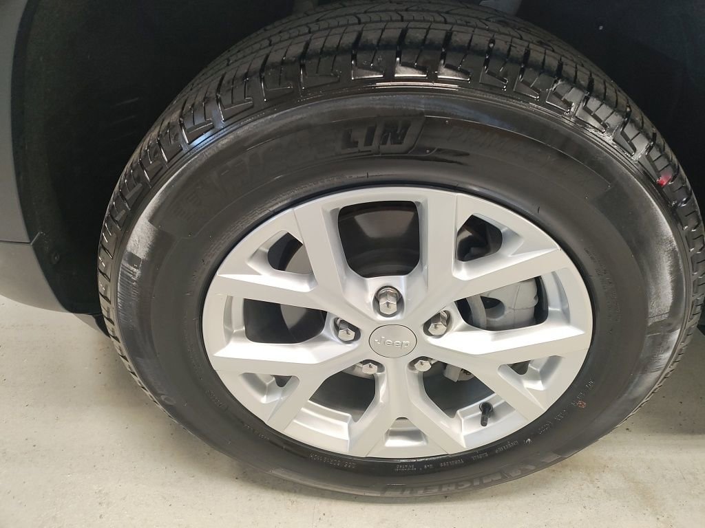 Used 2023 Jeep Grand Cherokee Limited image 19