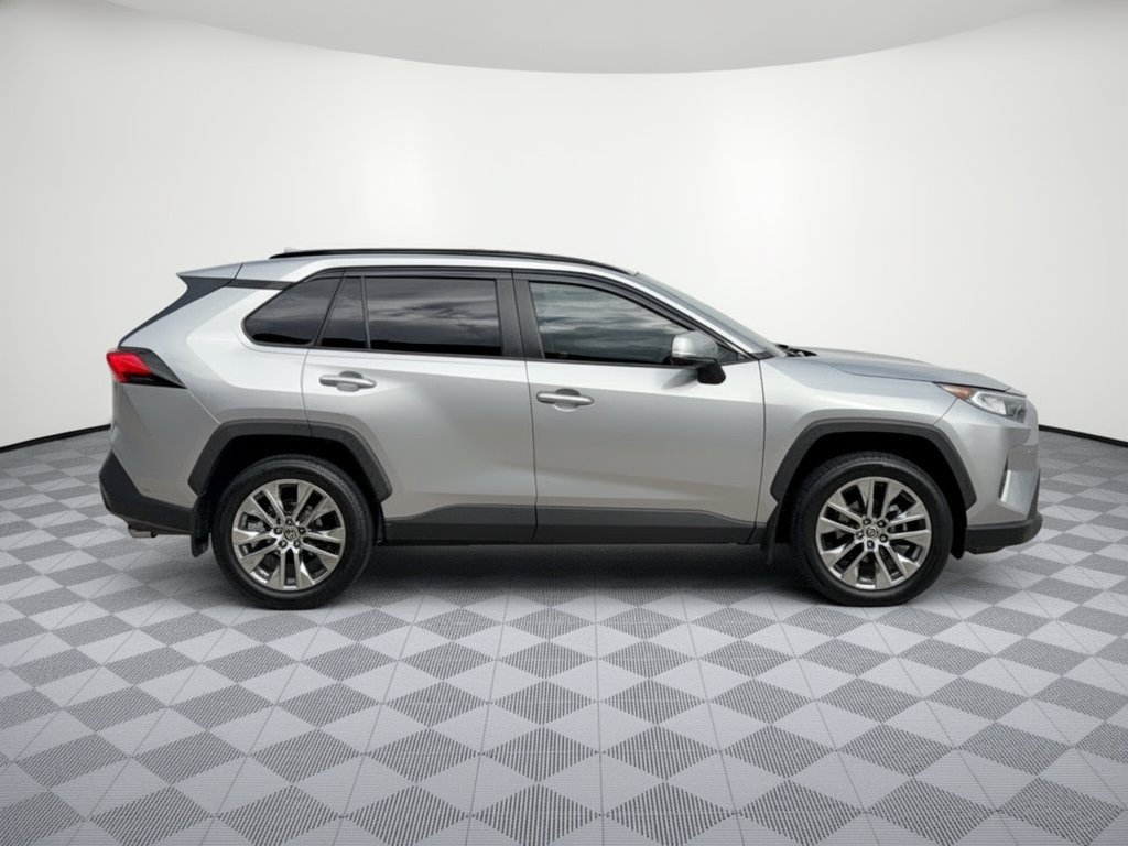 Used 2021 Toyota RAV4 XLE Premium FWD image 8