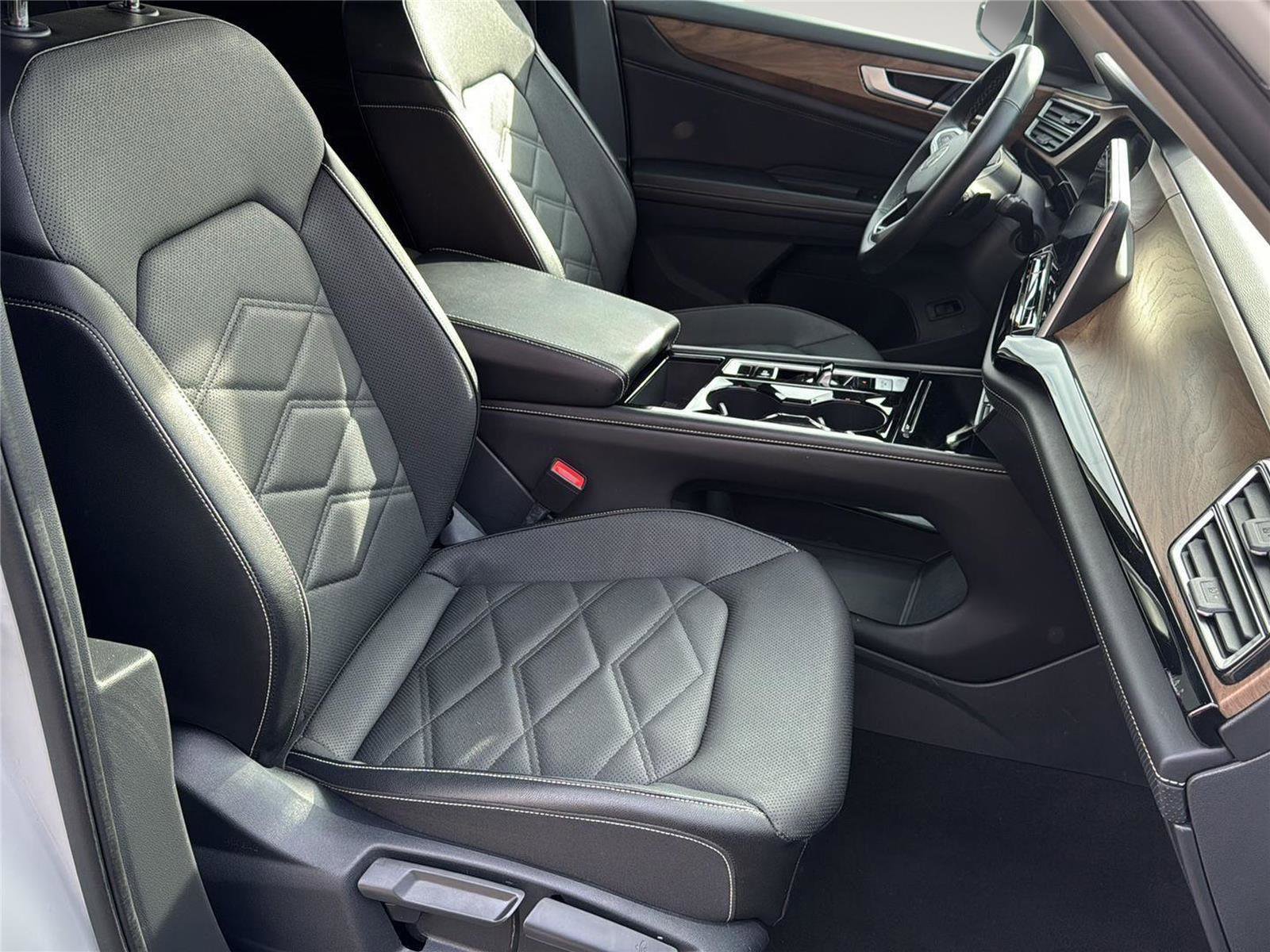 Used 2024 Volkswagen Atlas SE image 32