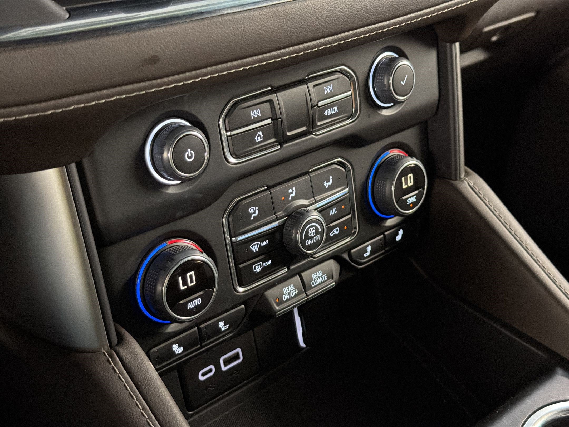 Used 2023 Chevrolet Tahoe LT w/ Luxury Package RWD image 19