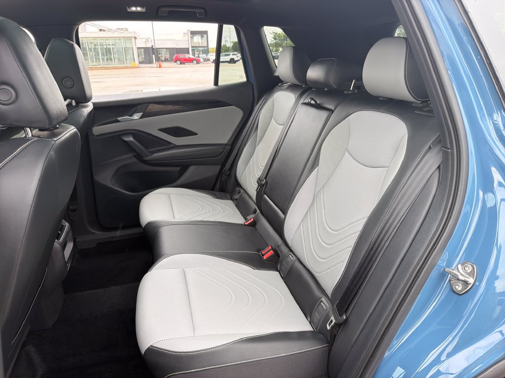 Certified 2026 Volkswagen Tiguan SE R-Line AWD/4WD image 21