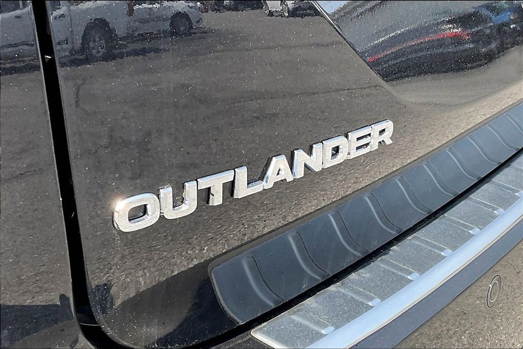 New 2025 Mitsubishi Outlander ES image 11