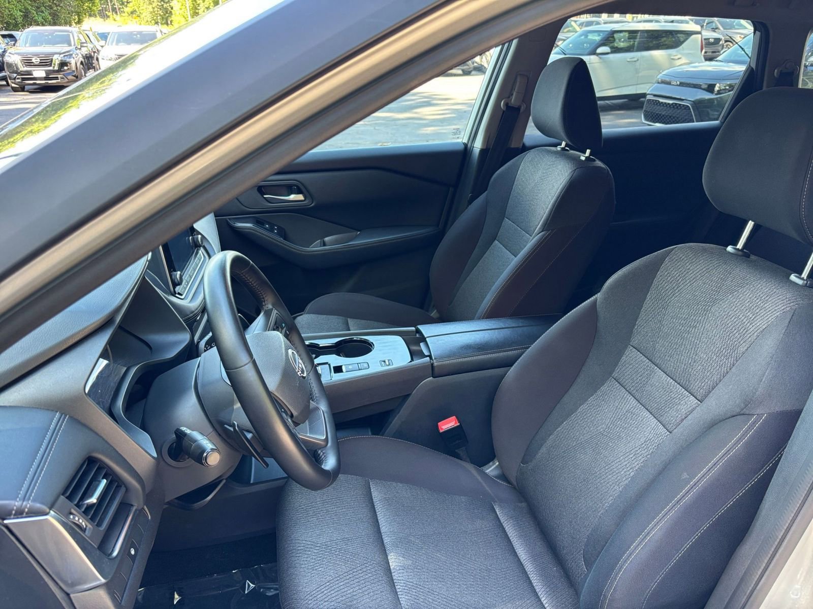 Used 2025 Nissan Rogue SV FWD image 38