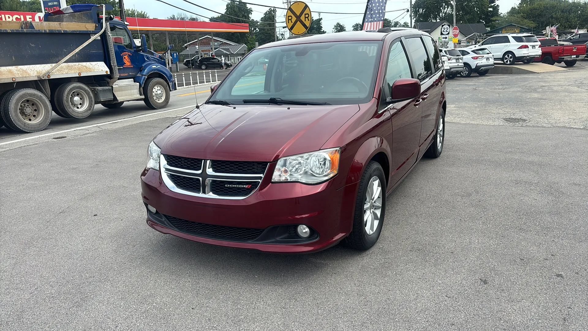 Used 2020 Dodge Grand Caravan SXT FWD image 2
